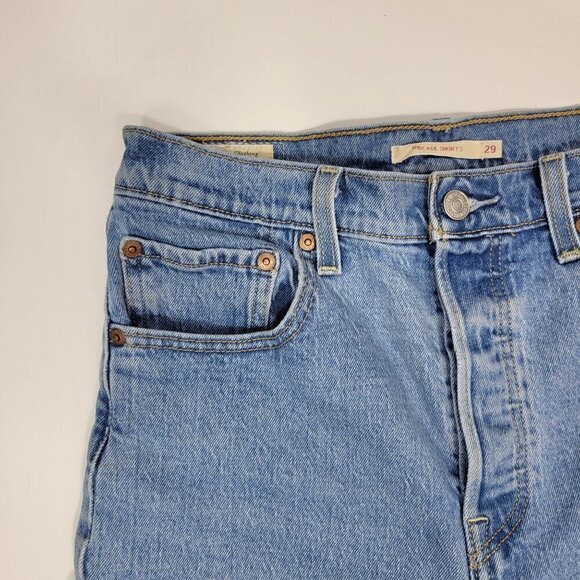 Levi Strauss Women's Lt Wash Raw Hem High-Rise Button Fly Ribcage Shorts Sz 29 - Picture 5 of 16